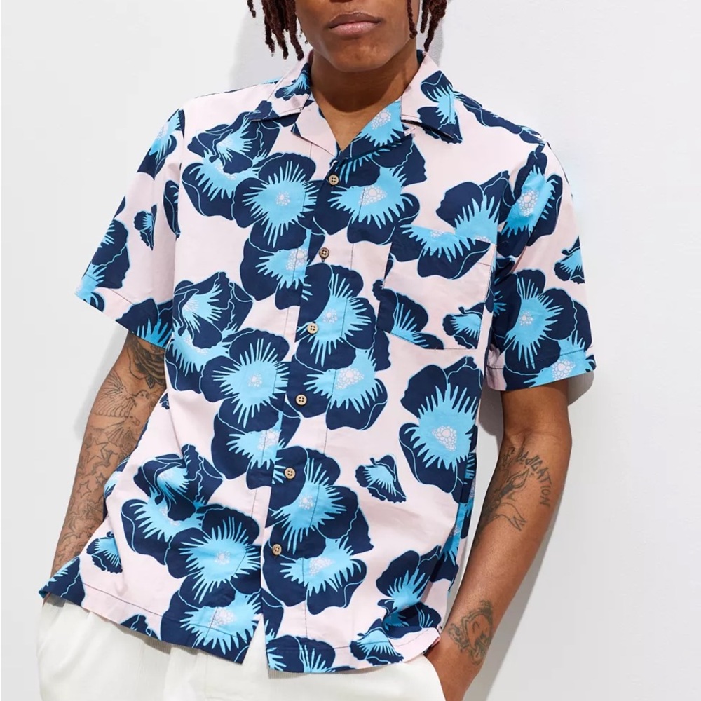 NWT Urban Outfitters Ambsn Camp Collar Short Sleeve Button-Down Shirt Small